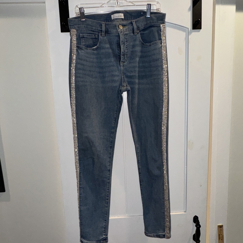 LOFT BRAND STONE WASHED SKINNY LEG DENIM JEAN WITH SEQUIN ACCENT DOWN LEG 8/29